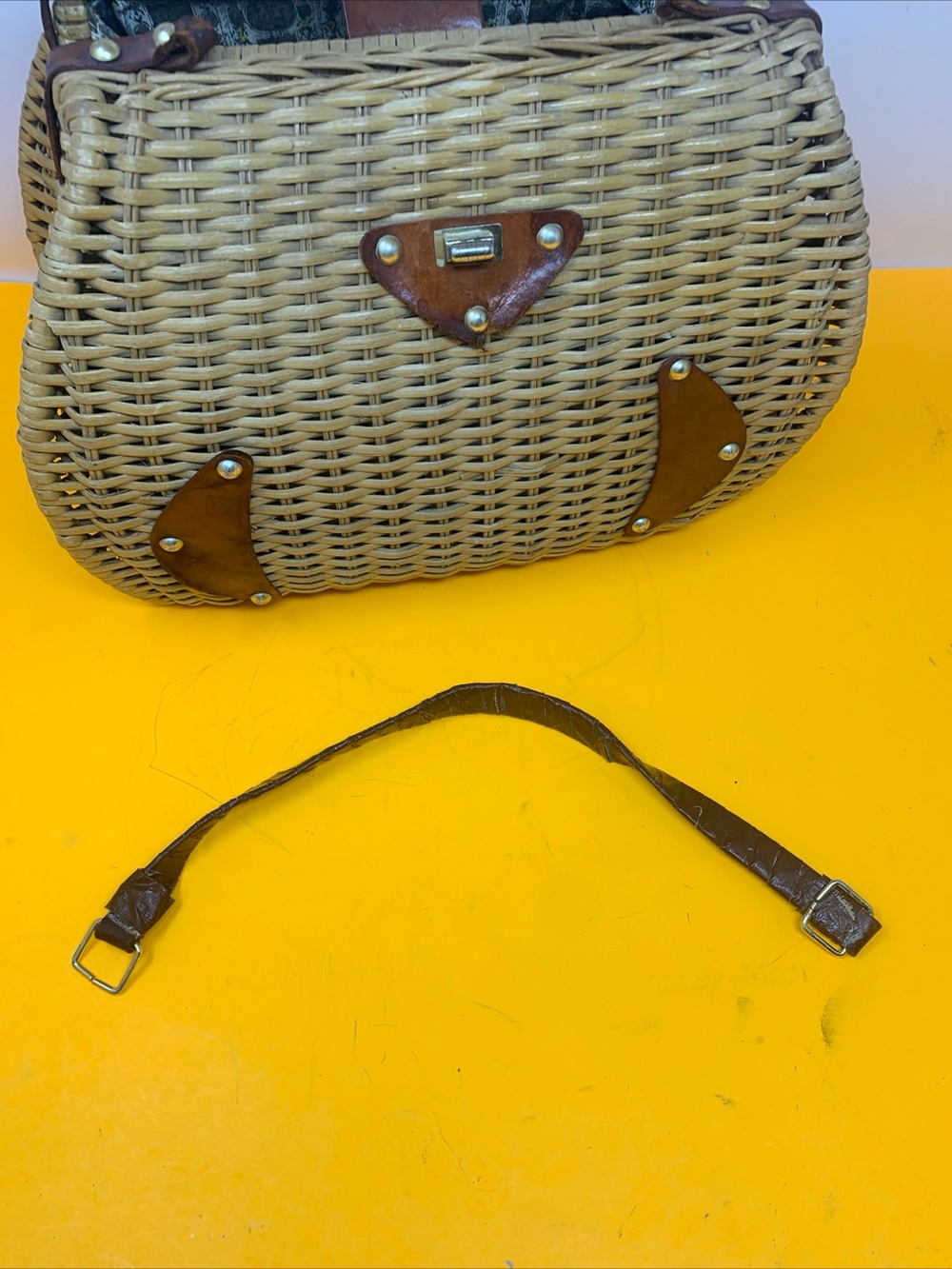 Vintage 1960s(?) Rockabilly woven purse bag with defects broke handle Still cute - Picture 15 of 16